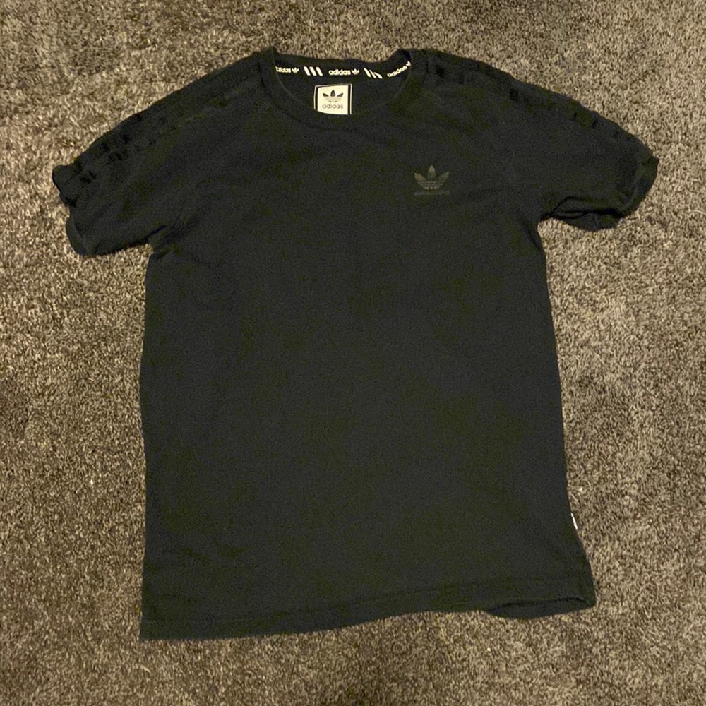 Black adidas shirt with a cool lil design: black lines going down the shoulders